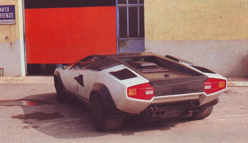 Illustration for article titled Pretty Sure That's A Composite Lambo Dude.